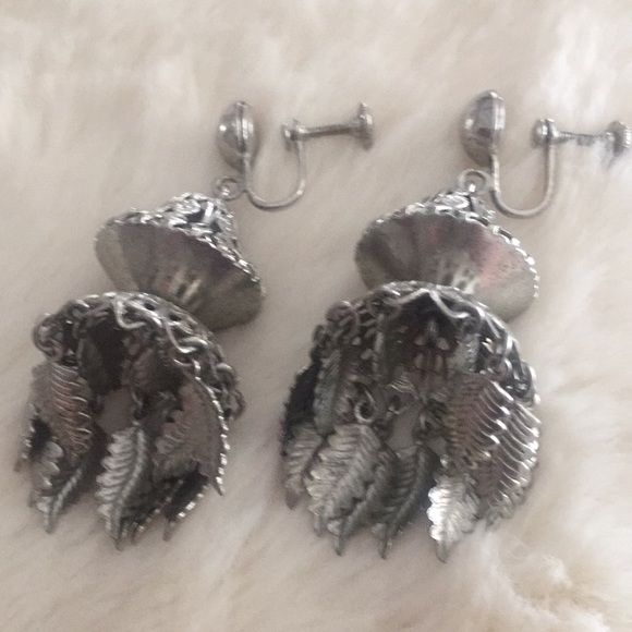 Vintage Boho Chic Screw Back Earrings 🌻 EUC - Picture 2 of 2